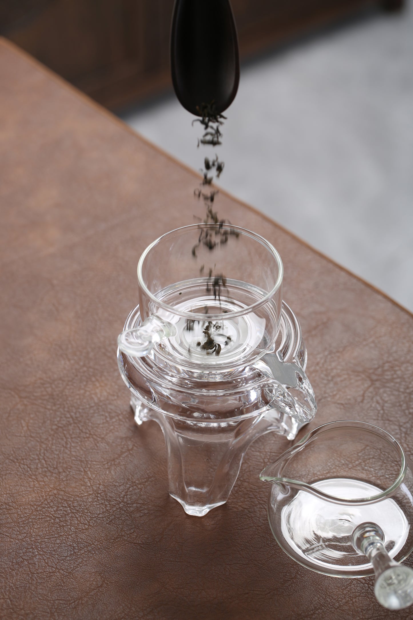 Glass palace lamp tea set tea cup set semi-automatic glass tea set Kung fu tea set net red glass tea cup