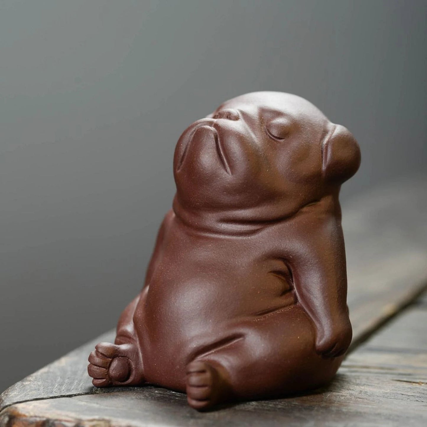 رورا مصنوع يدويًا من الطين الأرجواني Zisha Meditation Dog Tea Pet