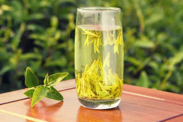 What is the difference between black tea and green tea?