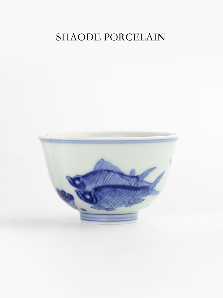 Shouzang kiln blue and white fish algae pattern master cup single cup Jingdezhen Chinese pure hand-painted sample tea cup