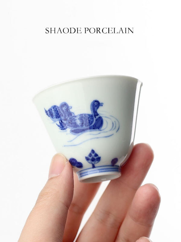 Shouzang kiln blue and white elegant host cup Jingdezhen Chinese tea tea cup hand-painted sample tea cup